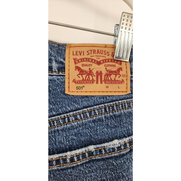Levi's 501 Button Fly Dark Wash Raw Fray Hemline Shorts Size 30 - Picture 5 of 8